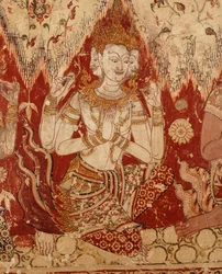Dettaglio dei dipinti murali che mostrano divinità celesti risalenti al tardo periodo Ayutthaya